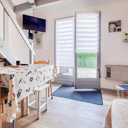 Awesome Home In La Palmyre With Wifi بيت للعطل *