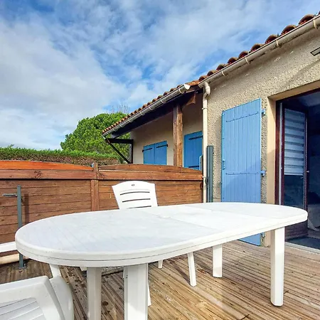 Awesome Home In La Palmyre With Wifi بيت للعطل